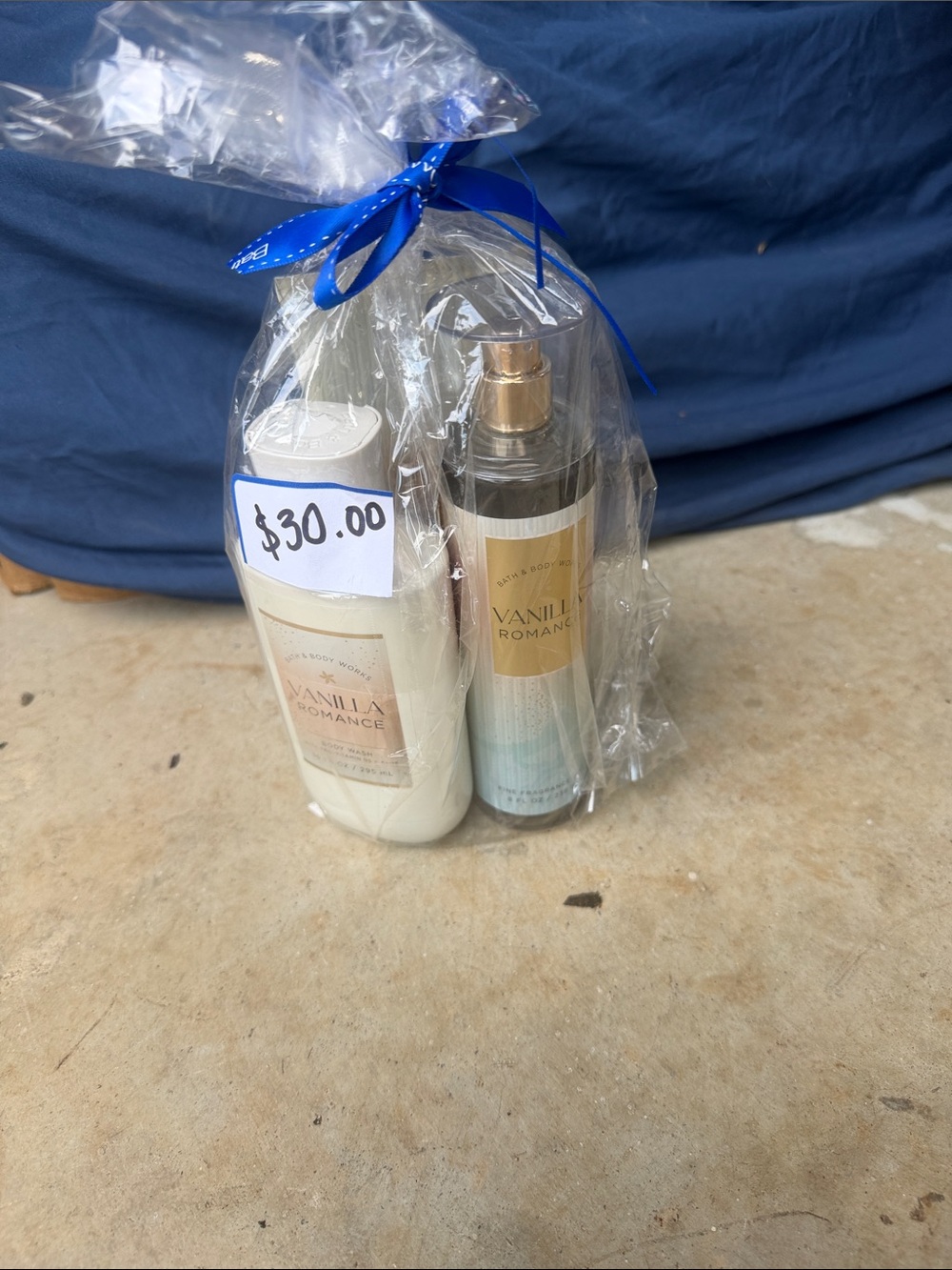 Bath & Body Works Vanilla Romance Lotion & Fragrance Mist - Cream/Gold/Blue